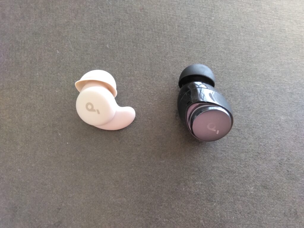 Soundcore Sleep A20とSoundcore Space A40の大きさ比較
