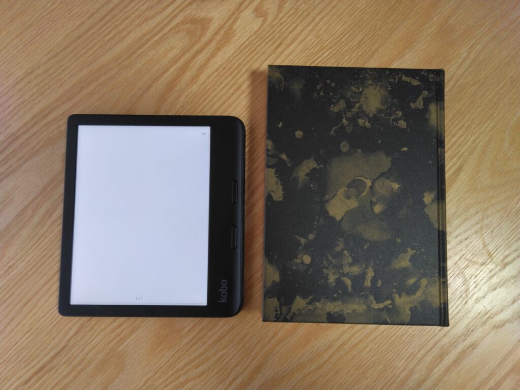 単行本よりKobo Libra Colourのほうが少しコンパクト
